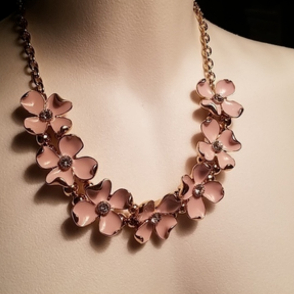 Carolee statement beautiful necklace
